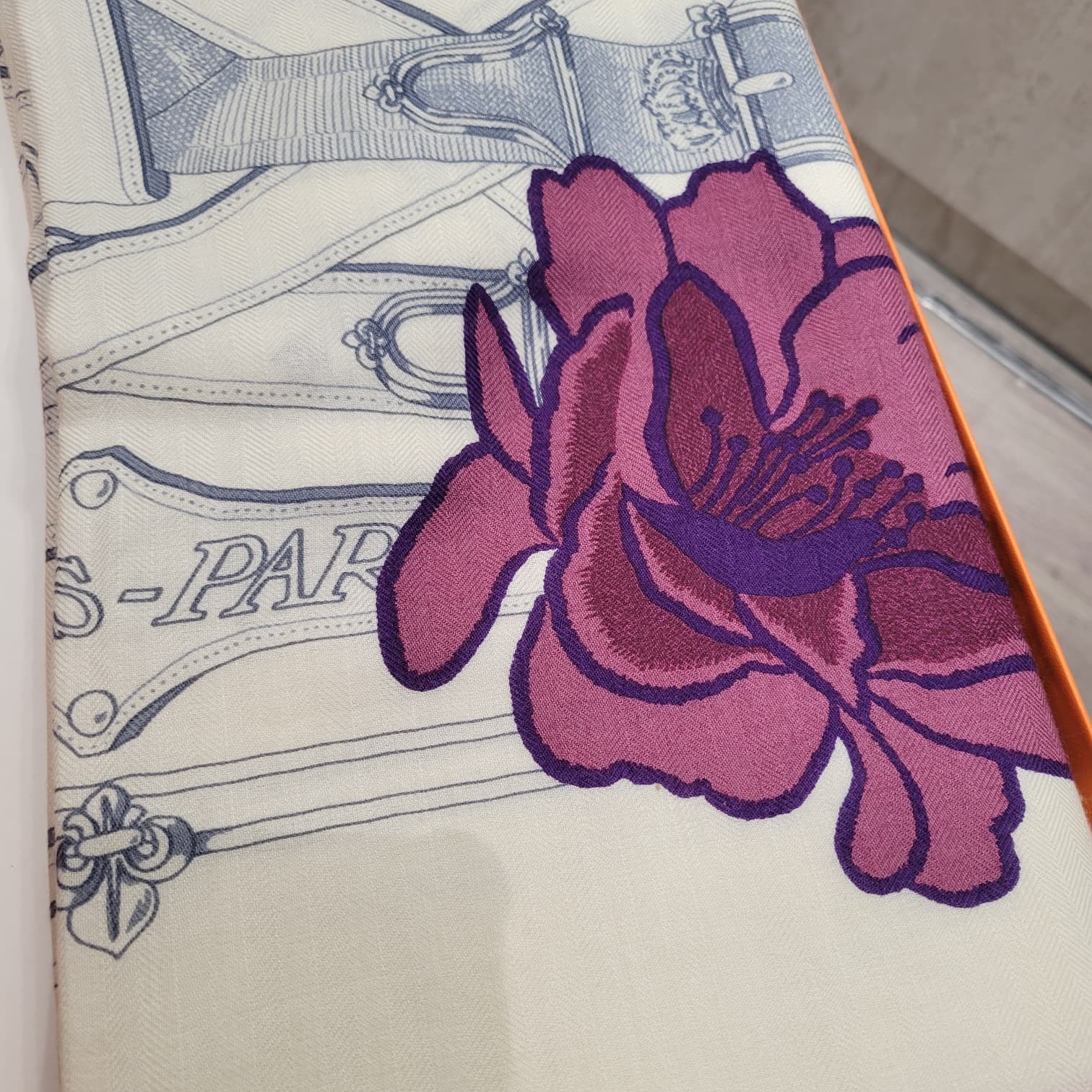 Hermes cashmere 140 Cavalcadour Blanc/Violet/Rose