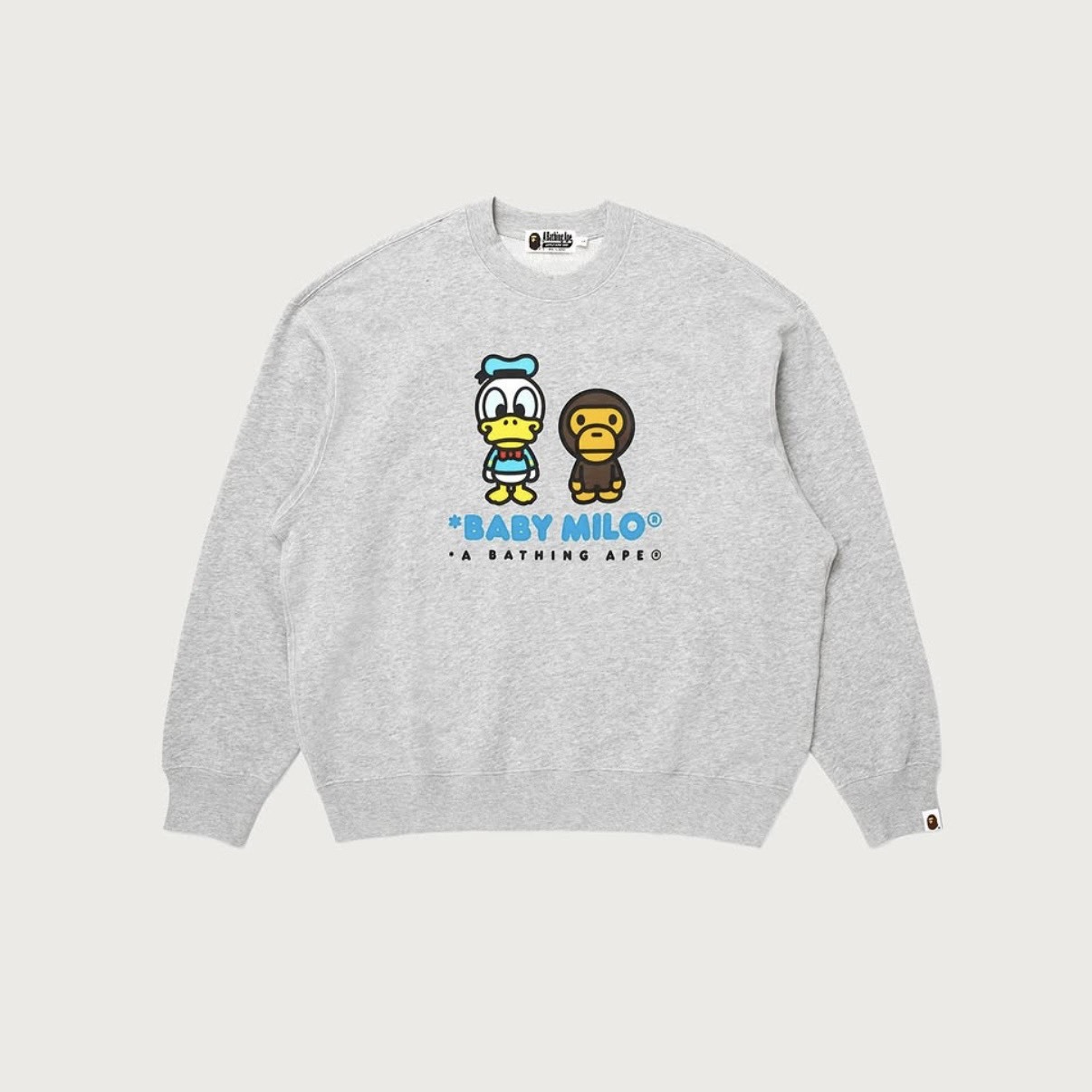 -(B2c04)-A BATHING APE BAPE X DISNEY DONALD DUCK BABY MILO RELAXED FIT CREWNECK 迪士尼聯名款 唐老鴨 寬鬆版 男款 大學Ｔ 衛衣 黑色/灰色-2M73113902