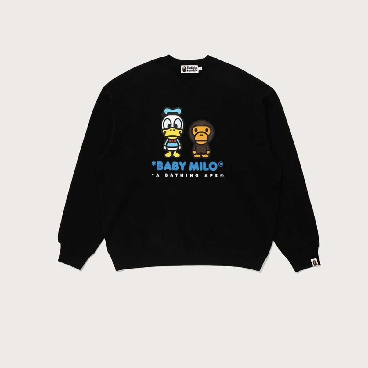 -(B2c04)-A BATHING APE BAPE X DISNEY DONALD DUCK BABY MILO RELAXED FIT CREWNECK 迪士尼聯名款 唐老鴨 寬鬆版 男款 大學Ｔ 衛衣 黑色/灰色-2M73113902