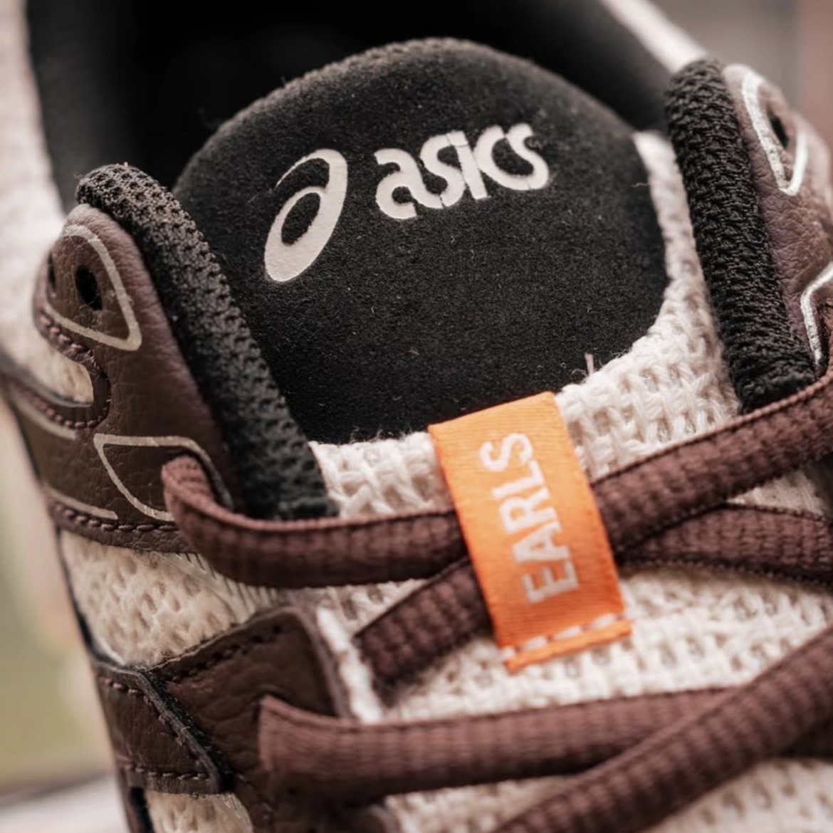 【代購】ASICS × EARLS GEL-CUMULUS 16 聯名復古跑鞋 男女同款 米棕