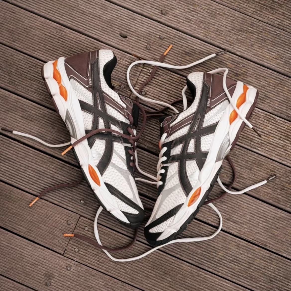 【代購】ASICS × EARLS GEL-CUMULUS 16 聯名復古跑鞋 男女同款 米棕