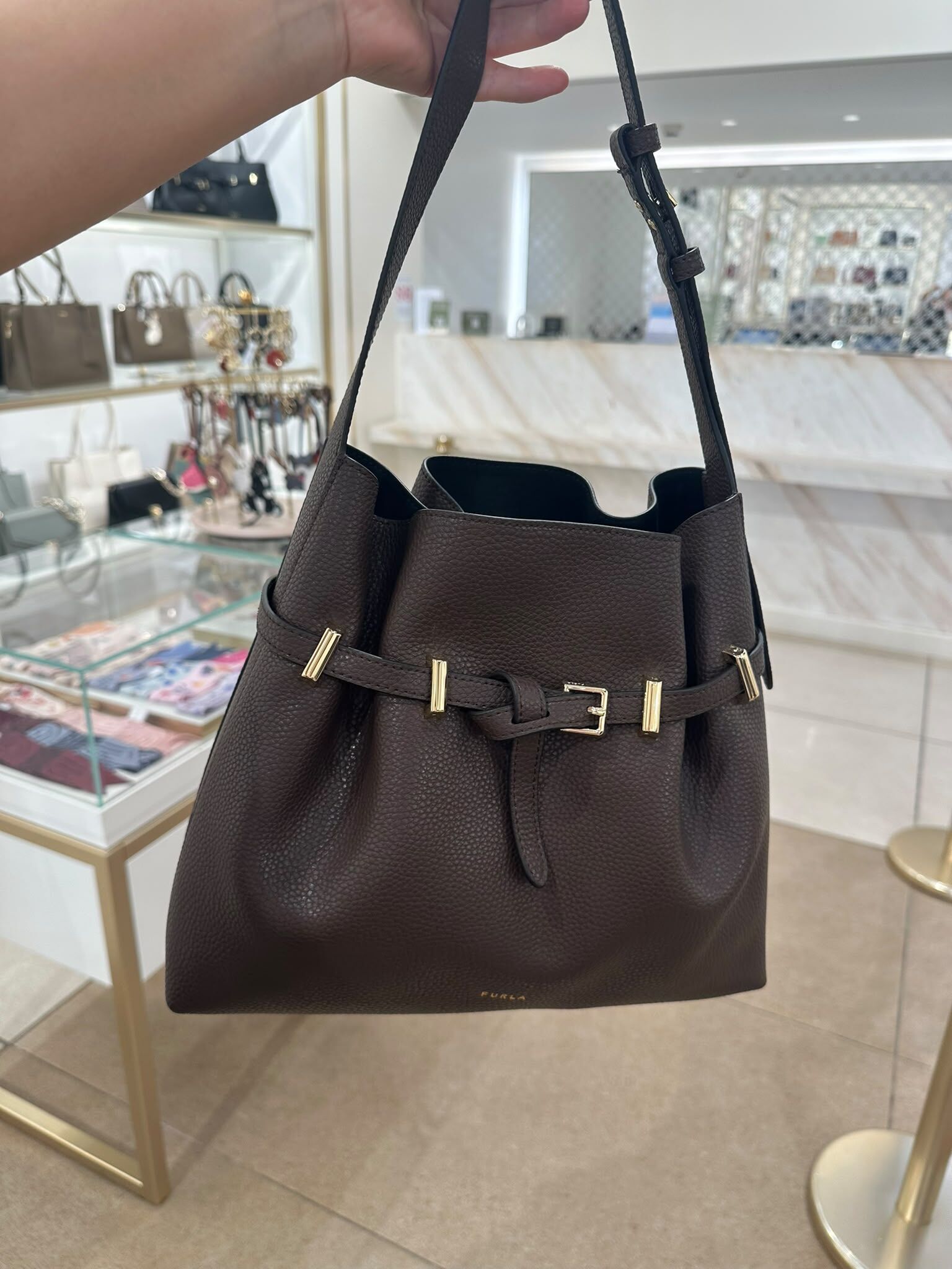 LYS02374  FURLA 真皮荔枝紋大號單肩水桶袋