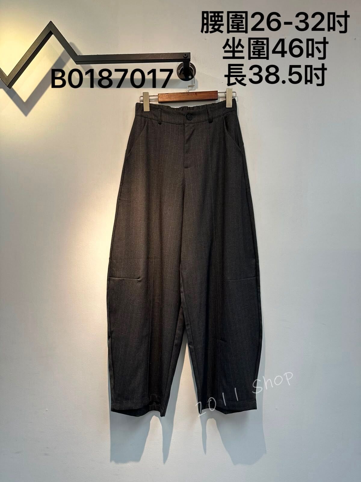百搭薄款毛呢暗條紋蘿蔔褲  腰圍26-32吋 坐圍46吋 長38.5吋  B0187017