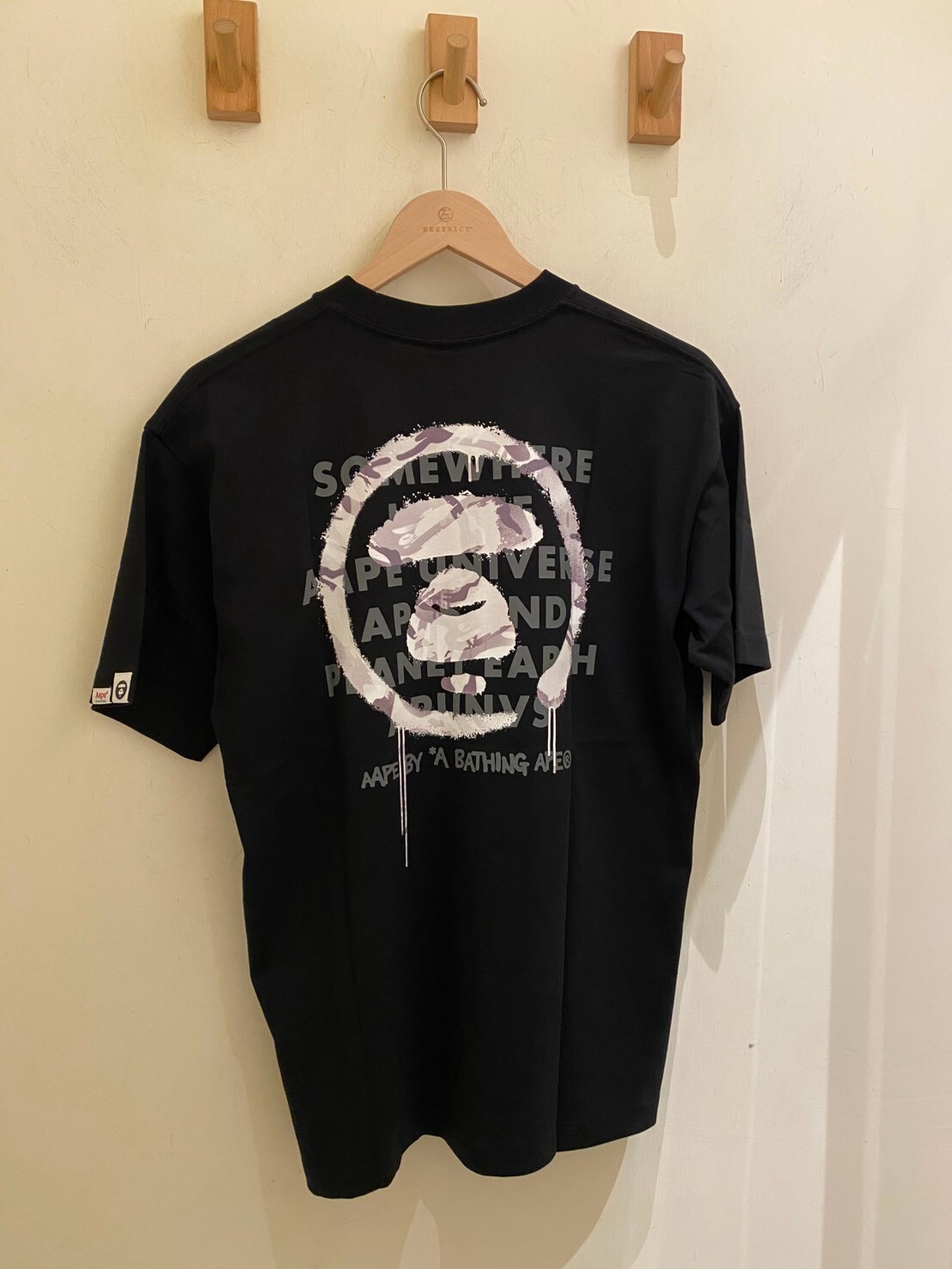 Aape 迷彩噴漆猿人短T M10035XR