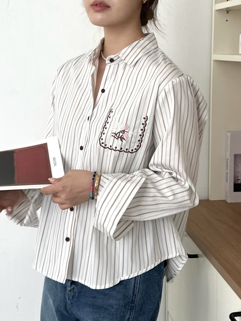 俐落修飾身型★刺繡口袋直條紋寬鬆襯衫
