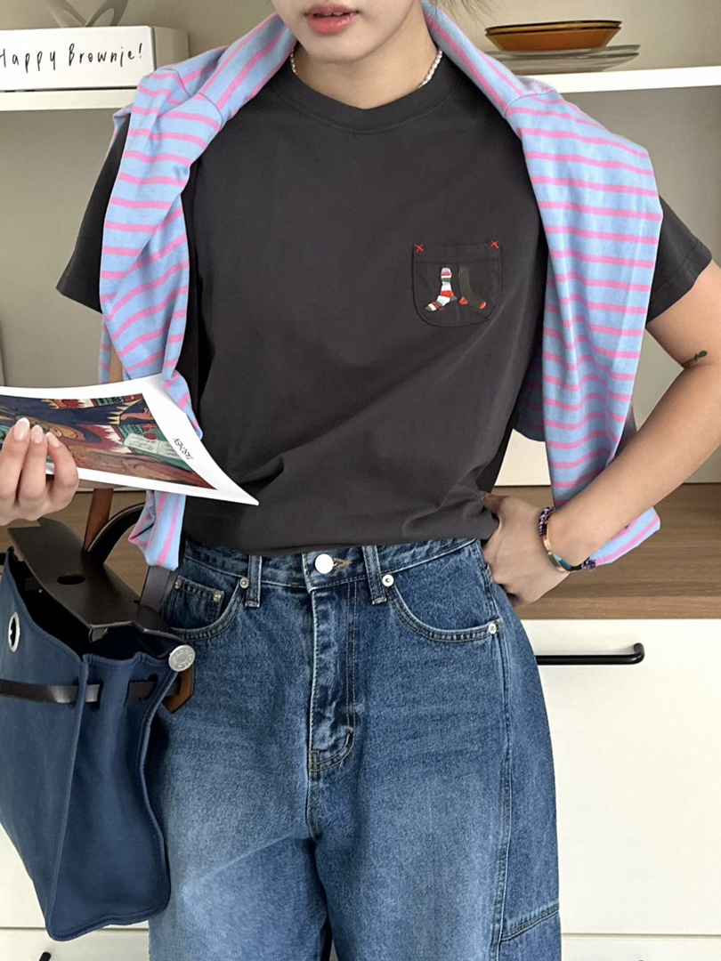 可以偷偷可愛的刺繡口袋休閒棉T