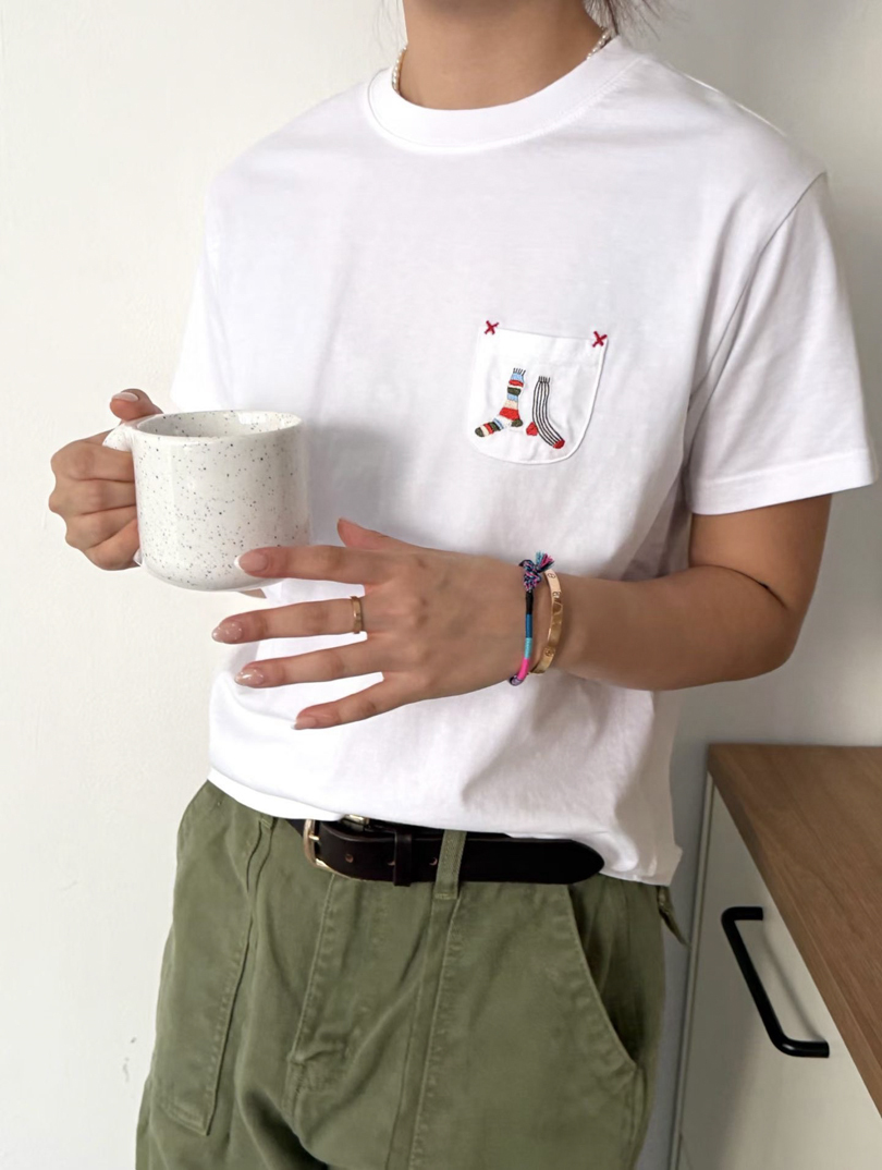 可以偷偷可愛的刺繡口袋休閒棉T