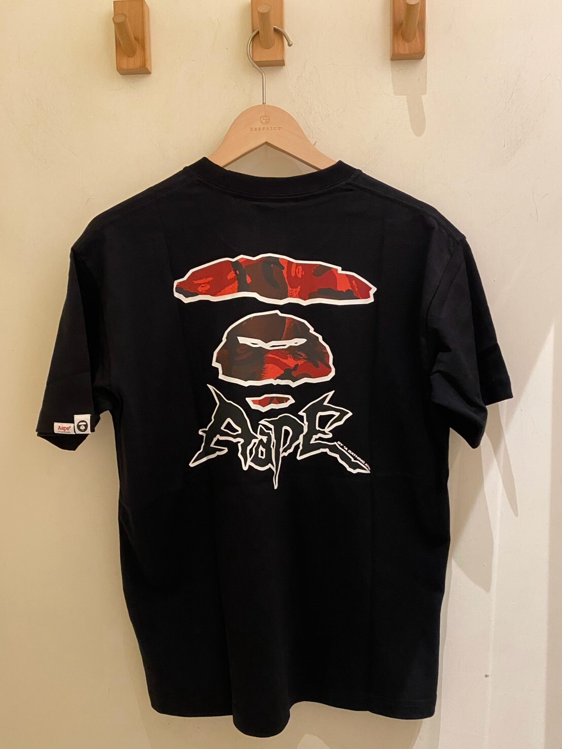 Aape 前衛塗鴉紅迷彩猿人短T M1870XXQ
