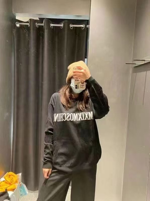 【預購】Moschino K082403 MMXIX 黑色圓領衛衣