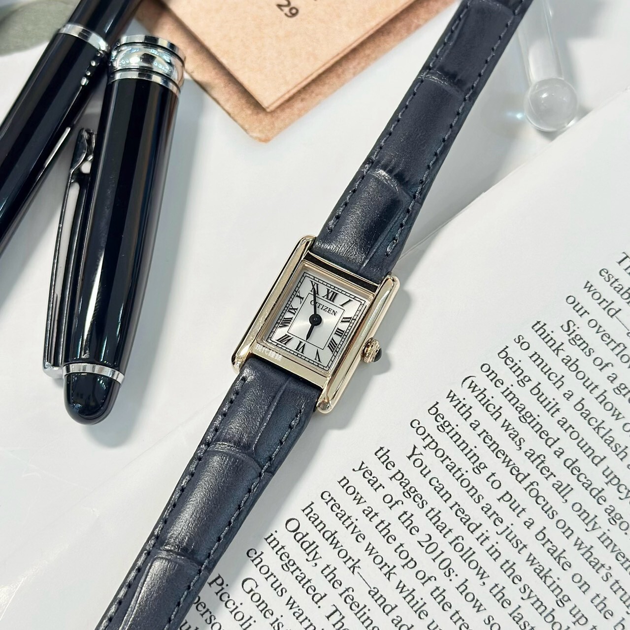 【CITIZEN 星辰】LADY'S復古灰x玫瑰金小巧腕表EG2799-18W 17.3mm 現代鐘錶
