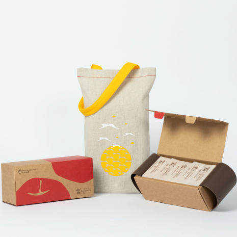 Taiwan SunnyHills Mid-Autumn Limited Edition Gift Box Pineapple Cakes & Banana Waffles