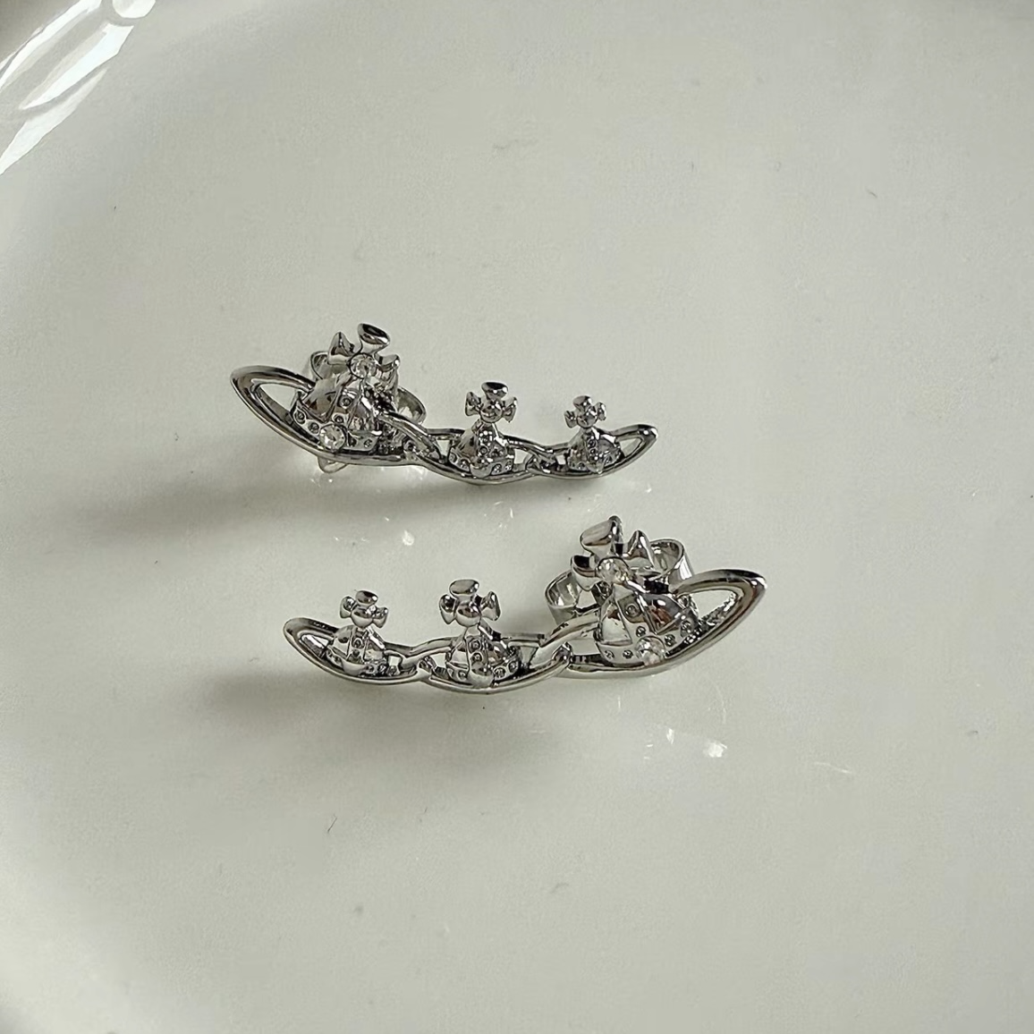 (預購）Vivienne Westwood  Candy Earrings 三連土星 耳環🪐 薇薇安 西太后
