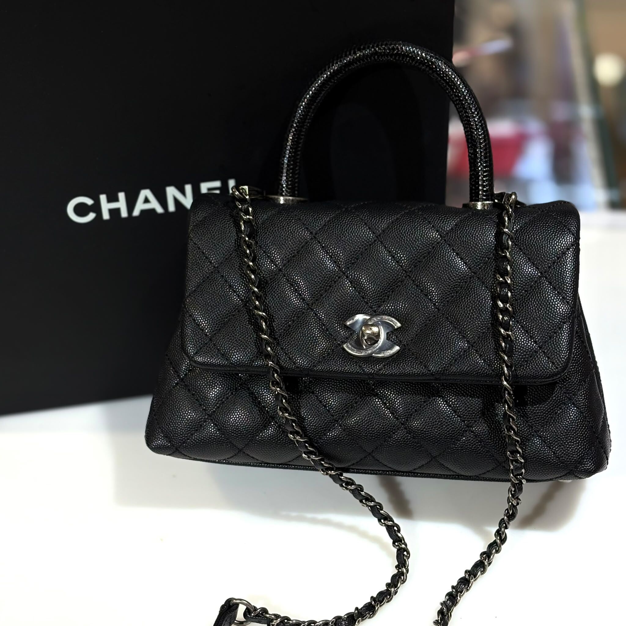 未使用品!!! 全新CHANEL COCO HANDLE SMALL, 黑色蜥蜴手柄 A92990 ,黑色荔枝皮,復古金屬扣 #BRAND NEW #香榭站正品
