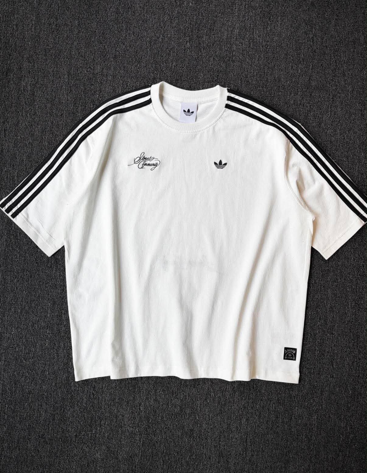 Adidas originals 愛迪達 三葉草 男女同款 白色 歌德字體 短Tee LD3868
