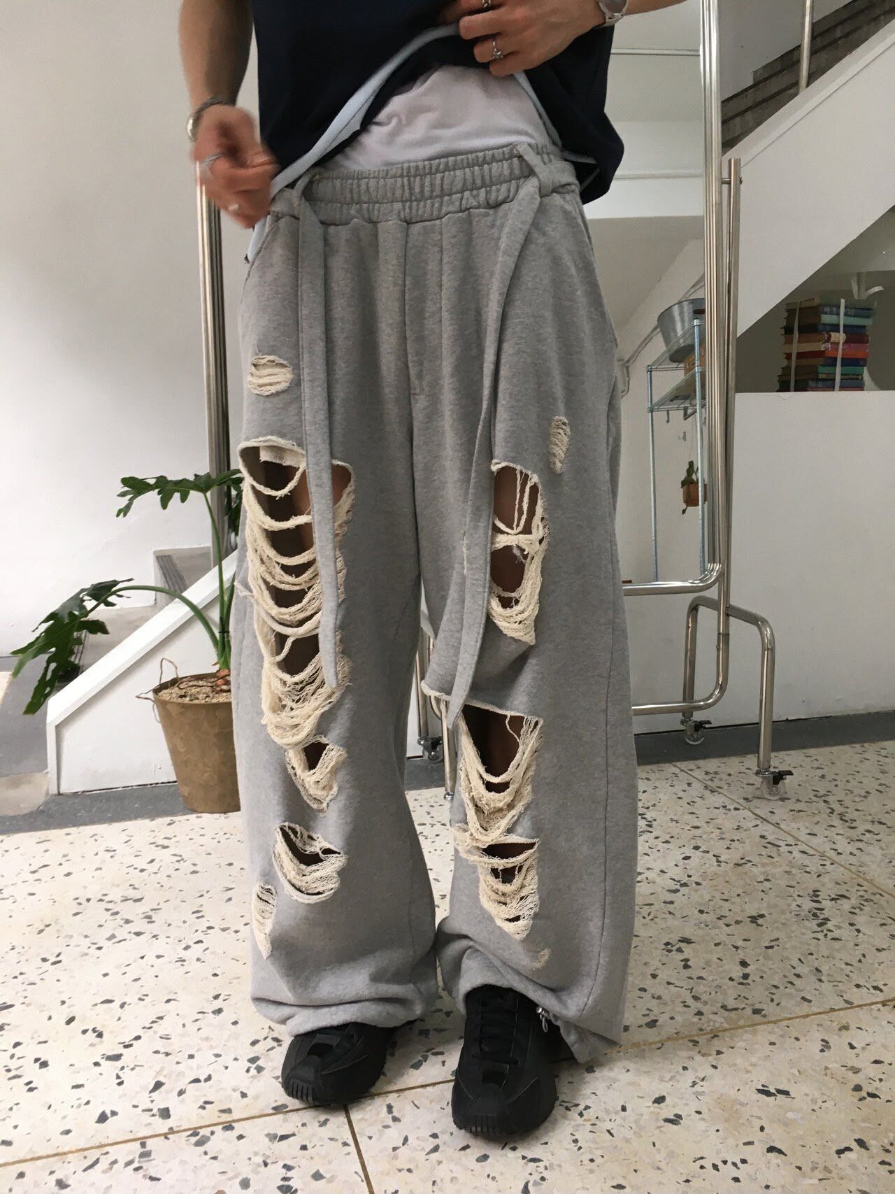 破洞可束腳鬆身運動褲 West-008P