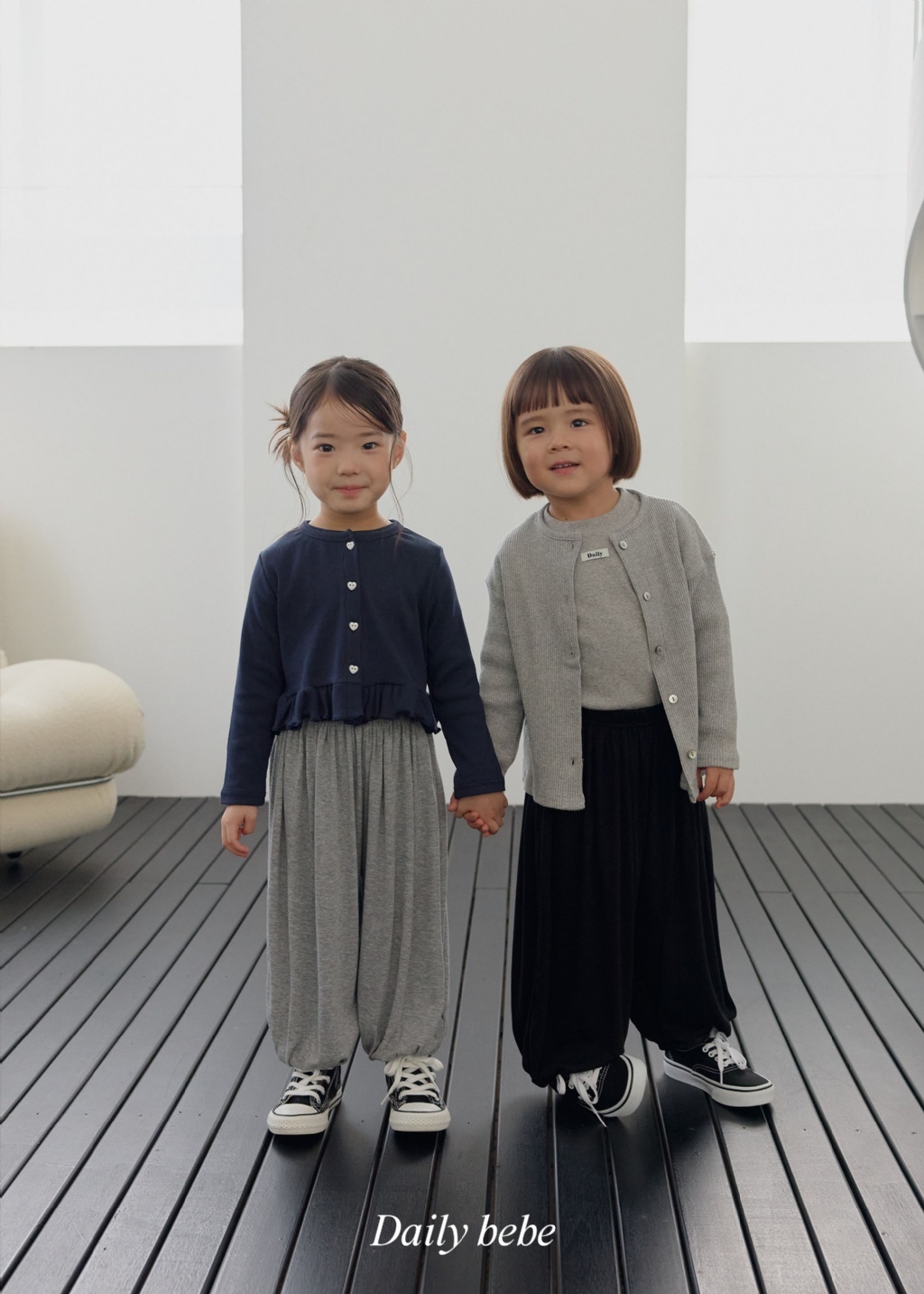 正韓秋Daily Bebe 兩色愛心釦花邊外套