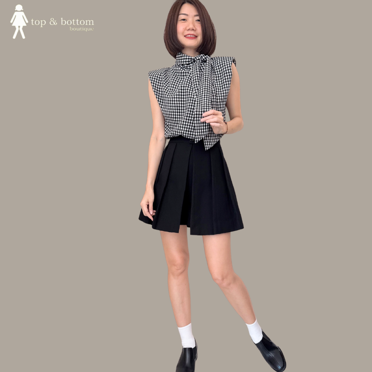 SOLID PLEATED SHORTS