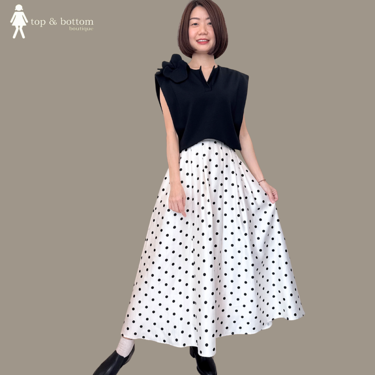 SOLID V SLEEVE BLOUSE WITH 3D FLOWER