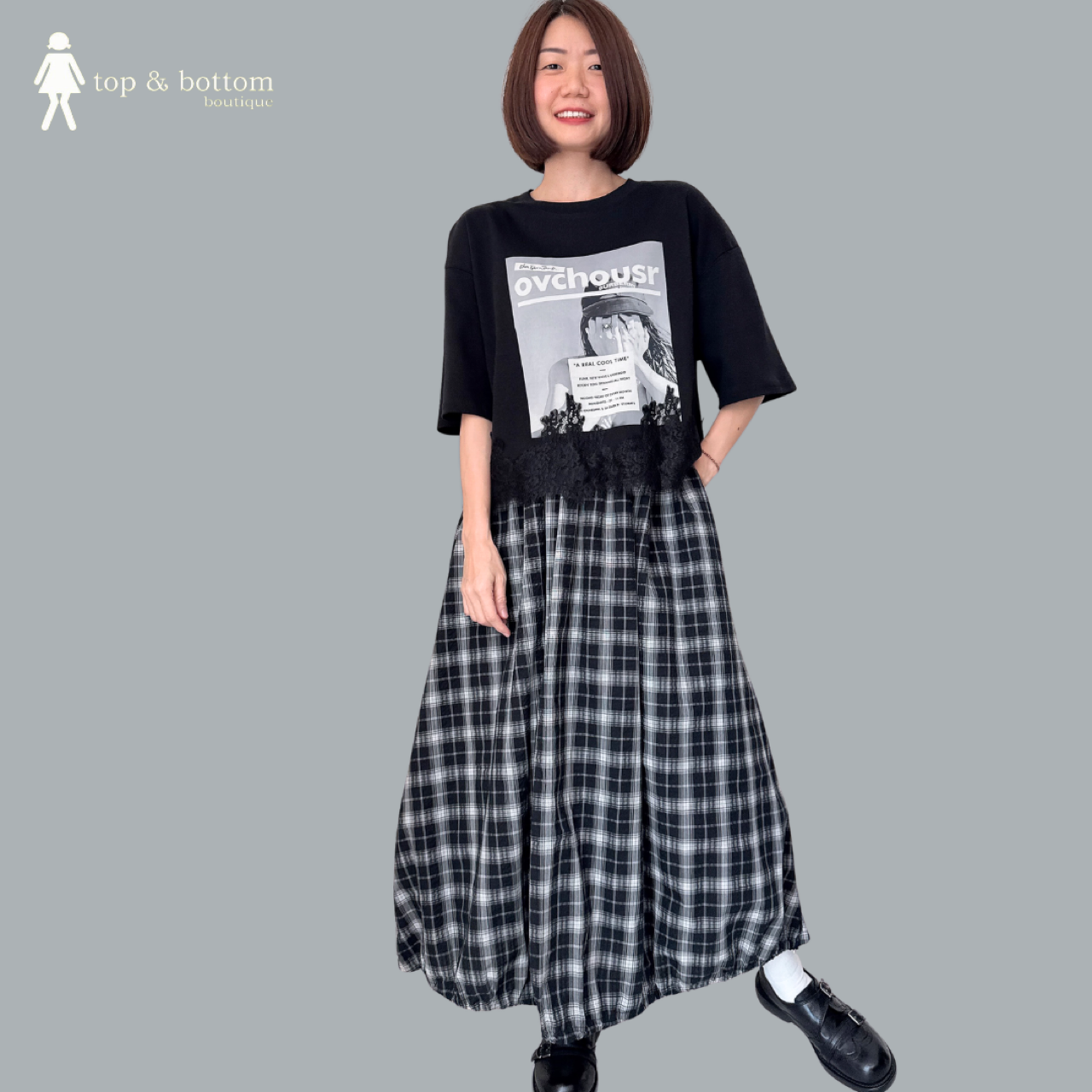 SHORT SLEEVE PICTURE TEE WITH LACE HEM