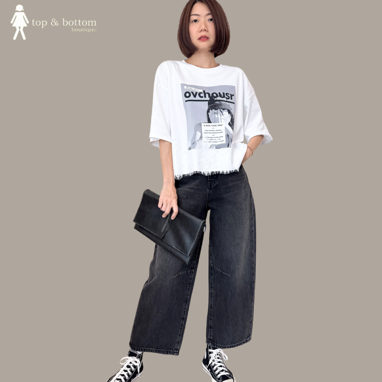 SHORT SLEEVE PICTURE TEE WITH LACE HEM