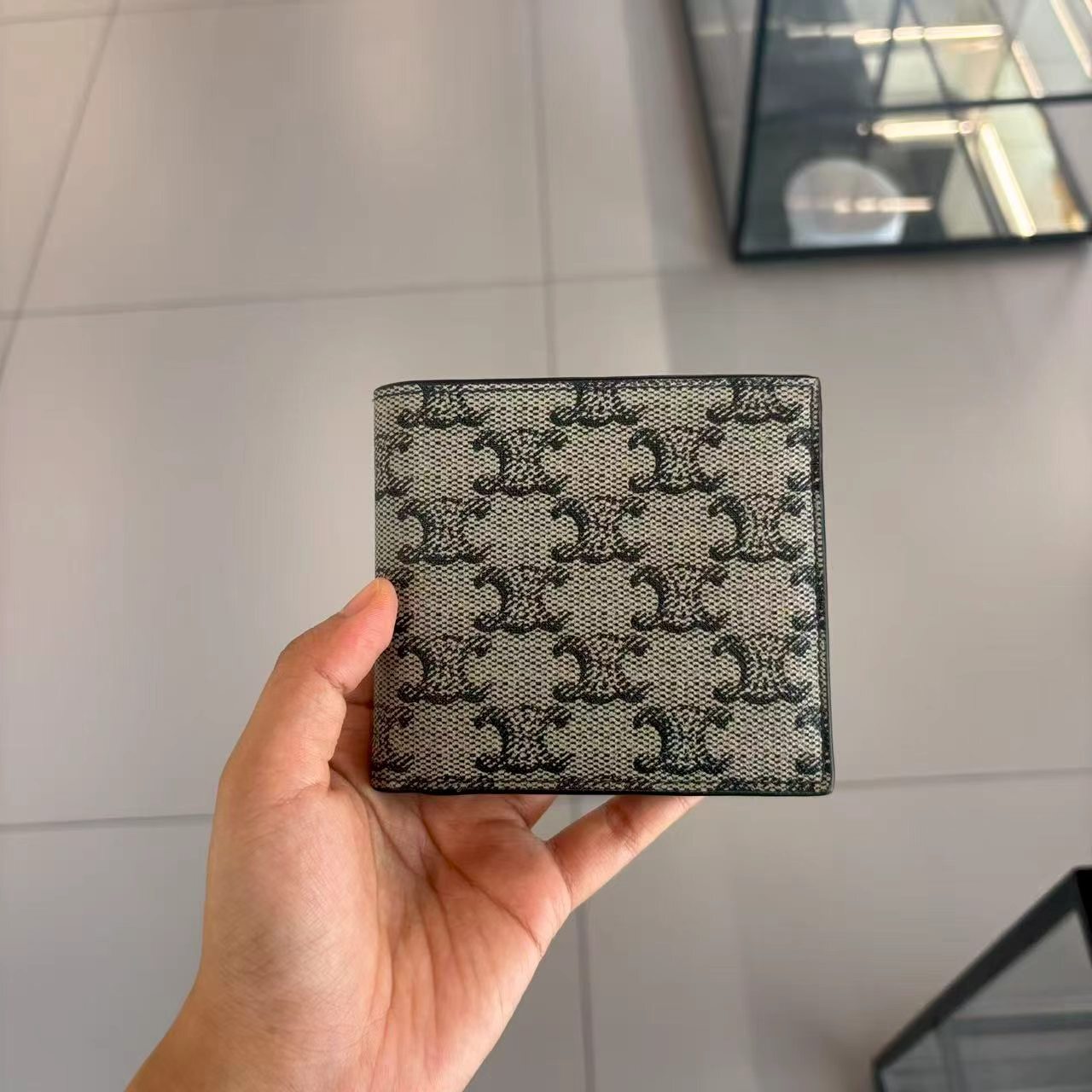 【預購】Celine S082505 Triomphe Canvas 印花雙摺銀包 (純卡槽)