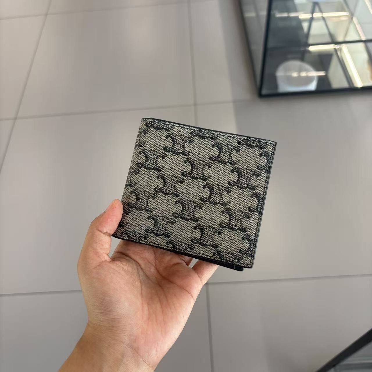 【預購】Celine S082506 Triomphe Canvas 印花雙摺銀包 (零錢格)
