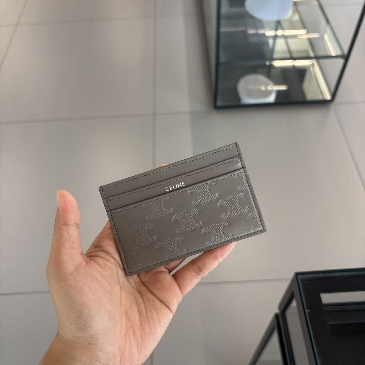 【預購】Celine S082510 Triomphe Embossed 壓花卡片套 (銀灰色)