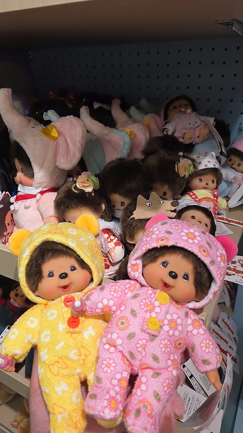 【Luxury】蒙奇奇 monchhichi 娃娃 擺飾 日本 泰國限定  派對造型 奶嘴 嬰兒 公仔 配件 吊帶褲 西裝 寶寶造型
