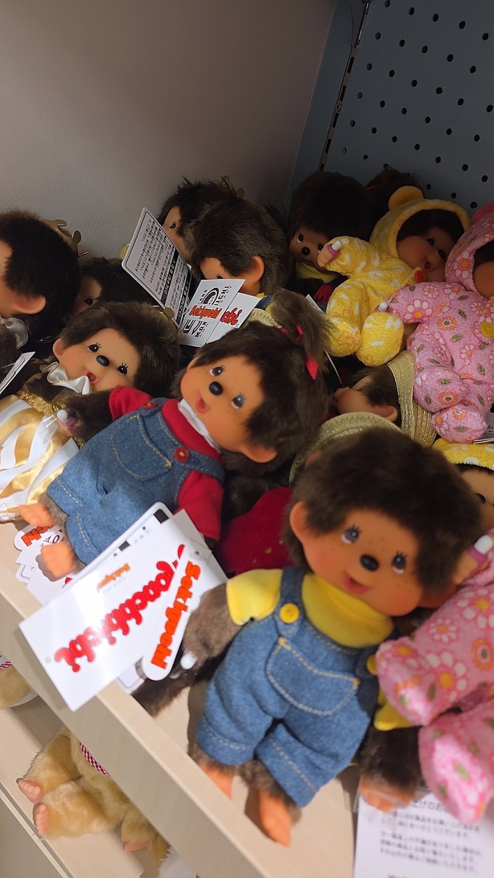 【Luxury】蒙奇奇 monchhichi 娃娃 擺飾 日本 泰國限定  派對造型 奶嘴 嬰兒 公仔 配件 吊帶褲 西裝 寶寶造型