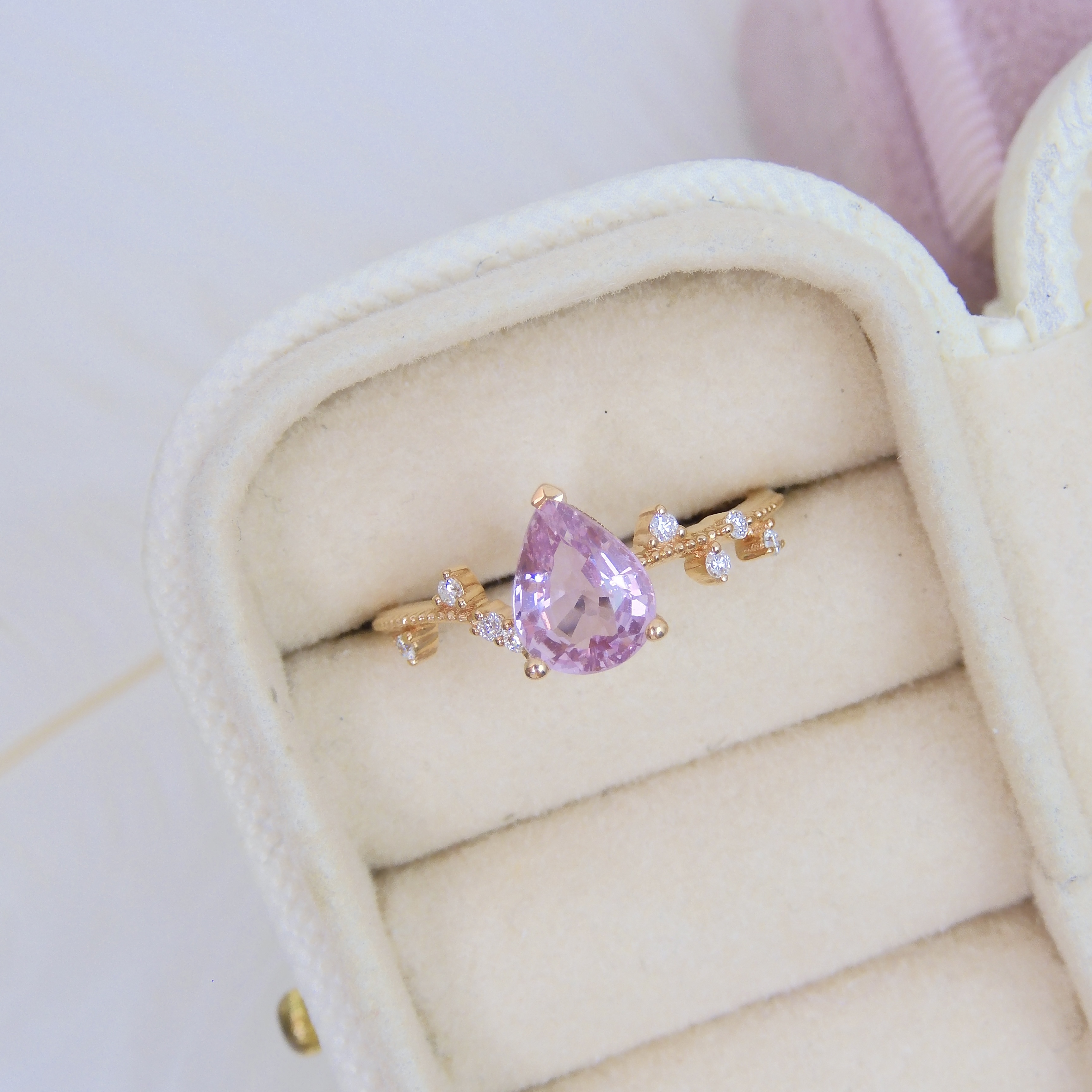 18K Gold 1.09ct Pink Sapphire Ring (With Certificate)