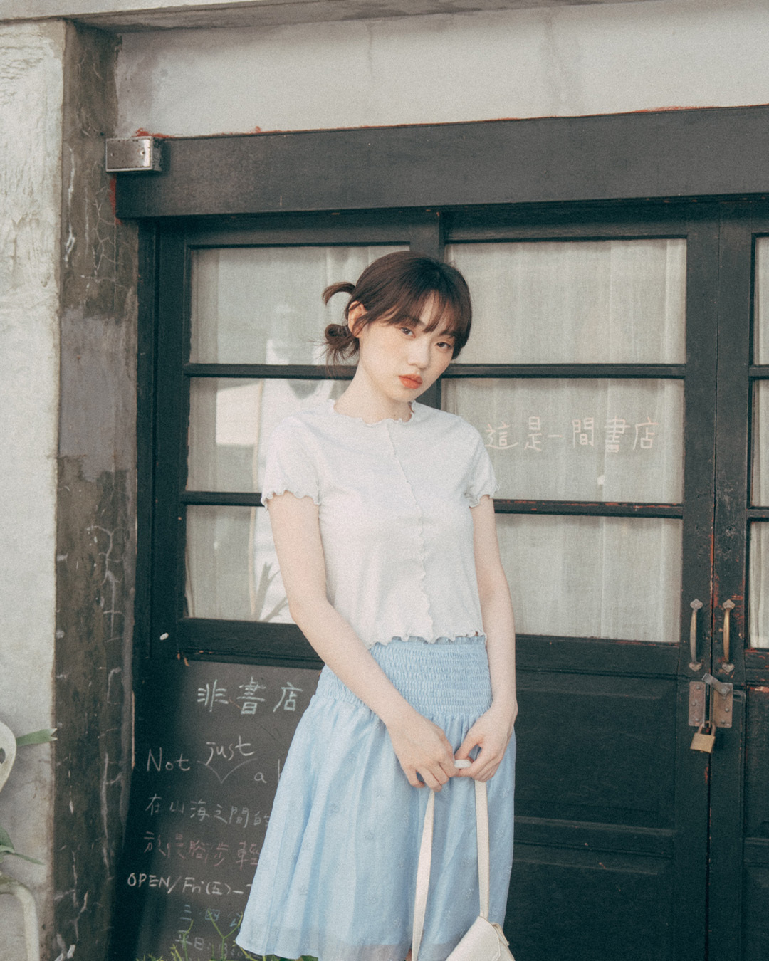 Silver-gloss ruffled short-sleeved top - grey and white S/M【01099823】in stock+pre-order