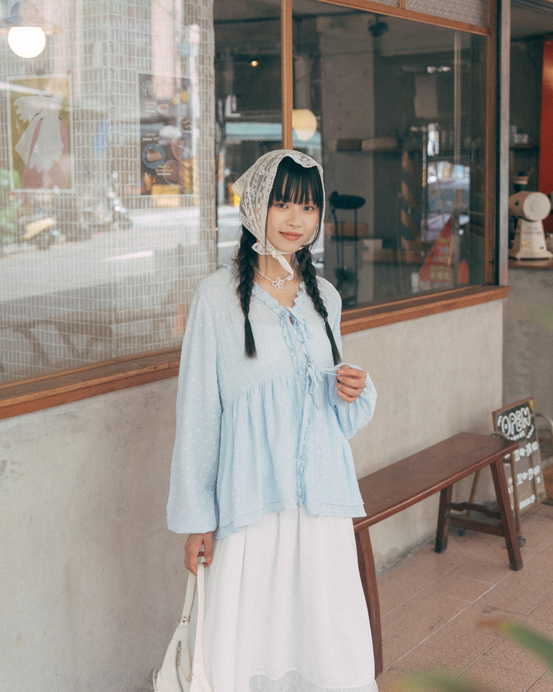All-over floral print ruffled collar puff sleeve tie-up top - blue【01099989】in stock+pre-order