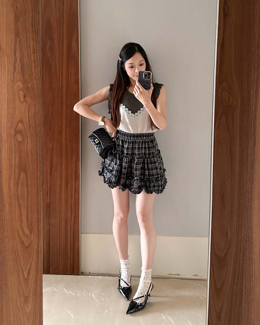 LINA LINA俏麗札記滿版格紋荷葉滾邊短褲裙-性格黑