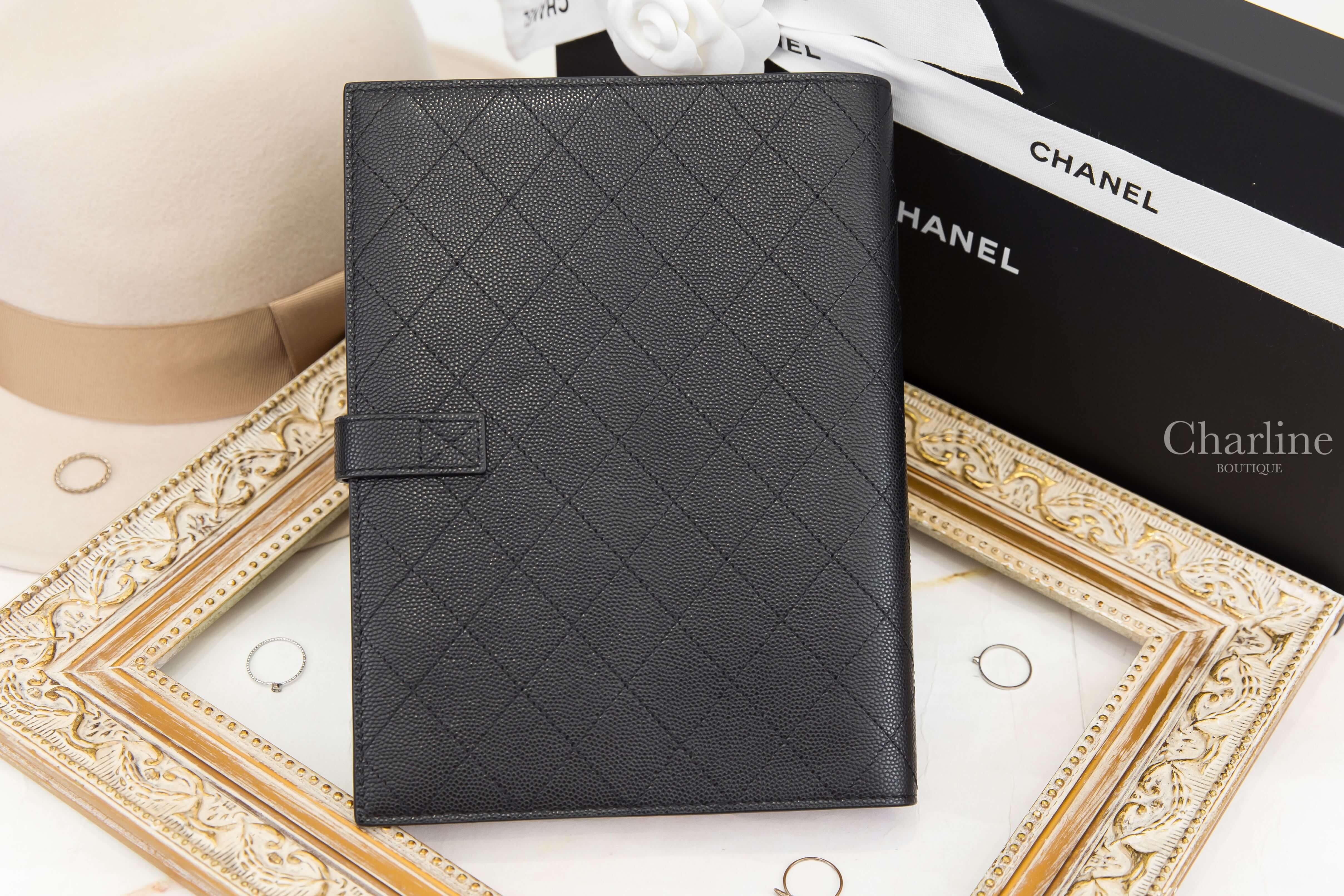 Chanel Notebook 黑色金CC荔枝菱格紋酒紅色內裡含內頁扣式筆記本-Charline Boutique 精品代購