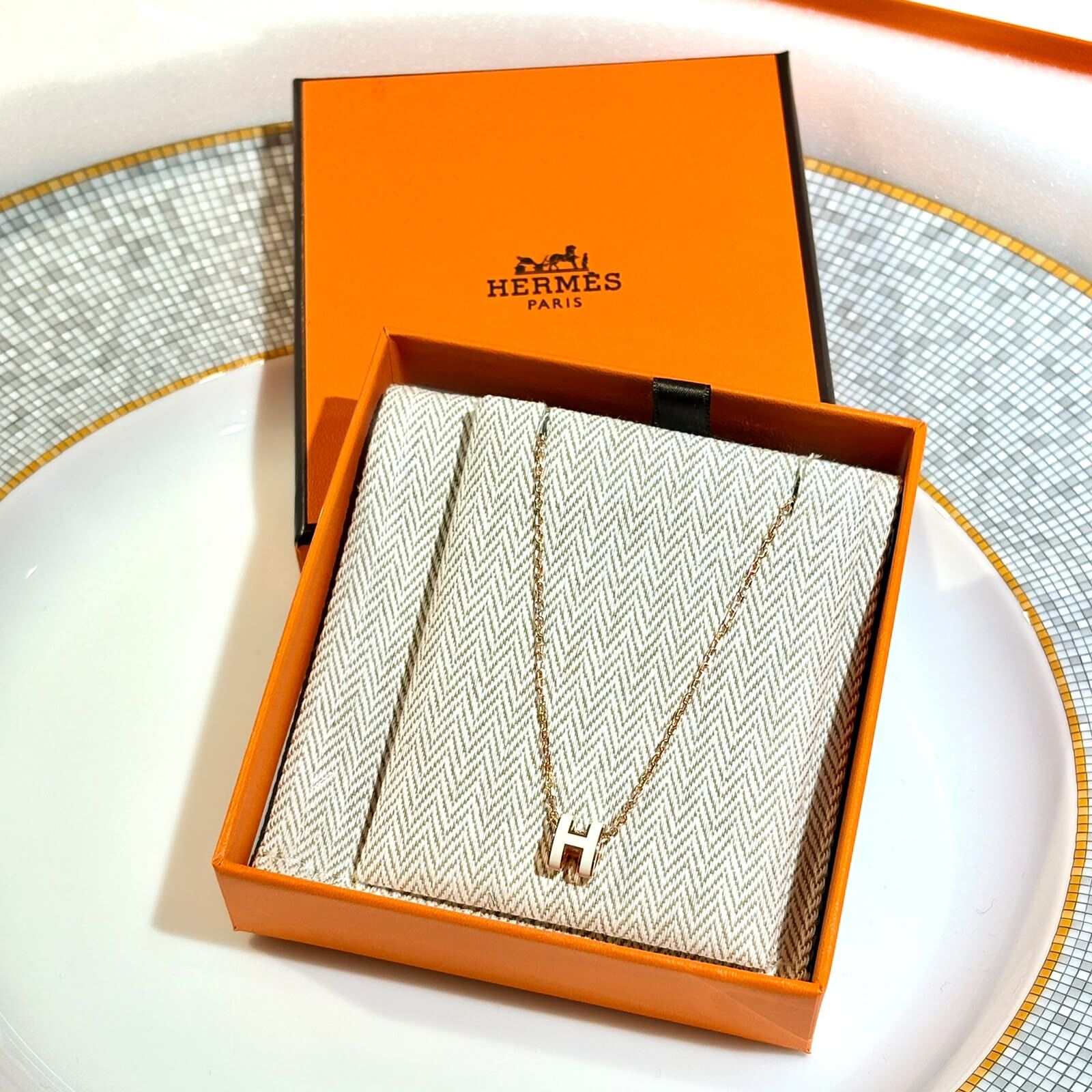 全新 HERMES 項鏈 MINI POP H (白色x玫瑰金鏈) Hermes MINI POP H Necklace #BRAND NEW #香榭站正品
