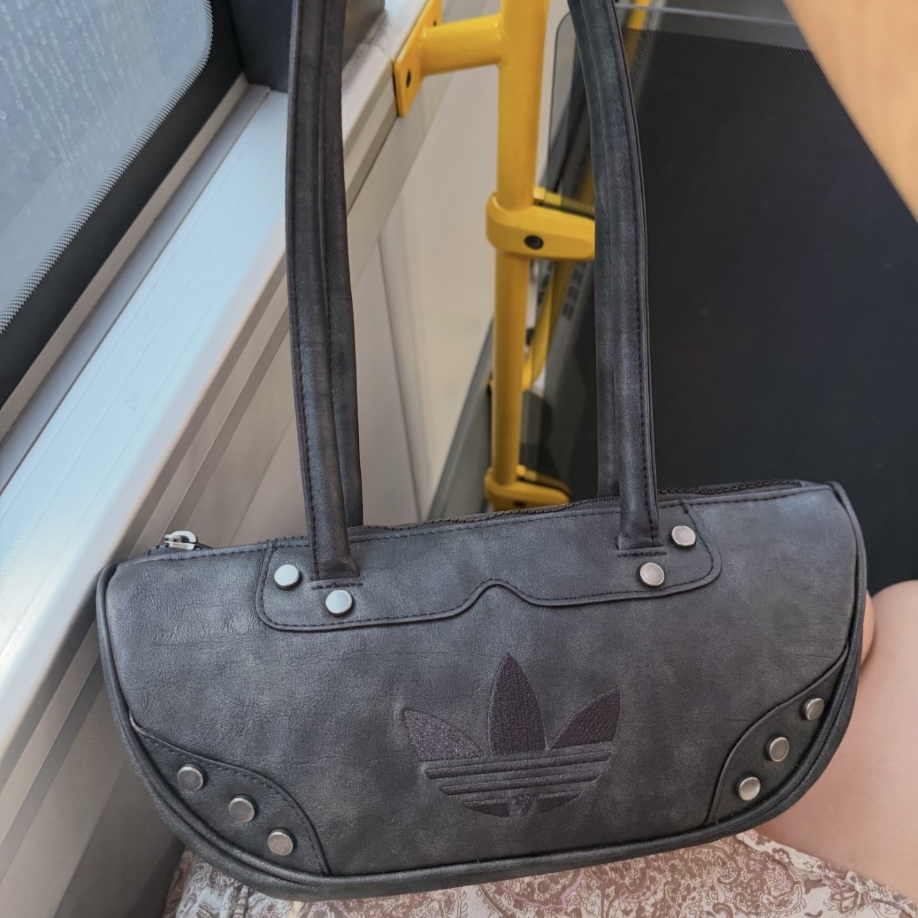 ADIDAS ORIGINALS 金屬鉚釘 單肩包 肩背包 街頭 休閒 KS9292