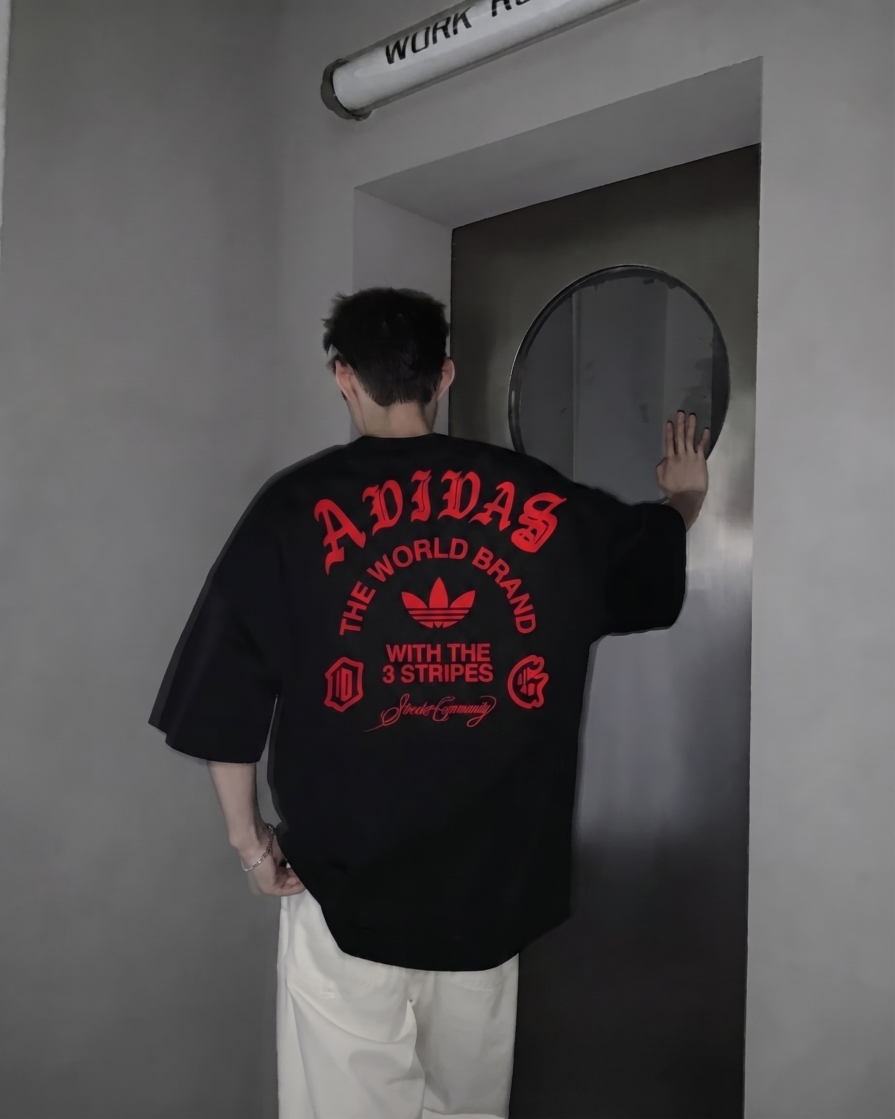 <狠帥> Adidas Originals 哥德風 背後 字體 印花 寬鬆 短袖 兩色