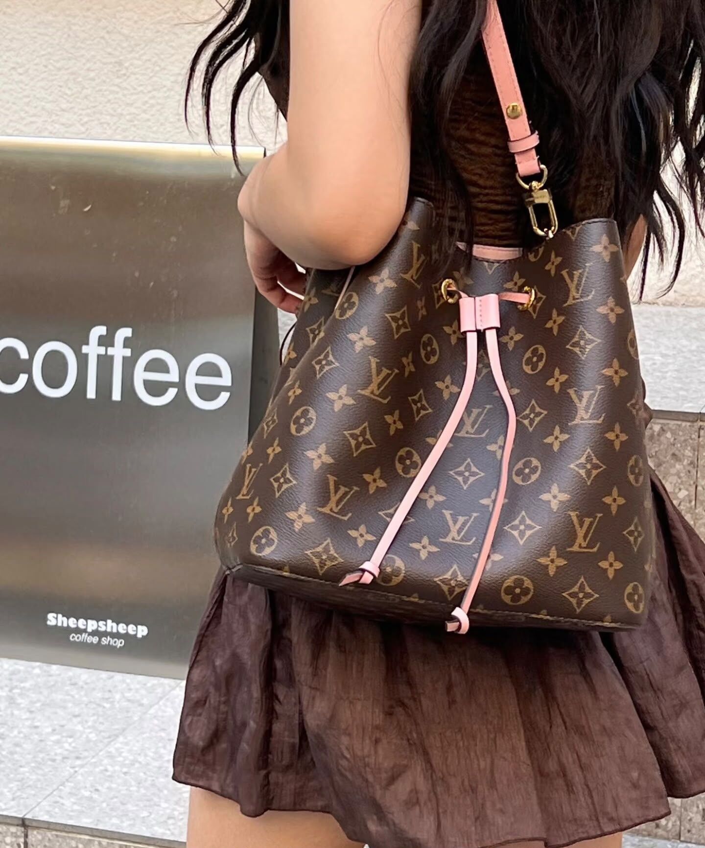 限時特價,閑置品,LV水桶袋 NEONOE MM MONOGRAM帆布 啡色/粉色 M44021 MI1169