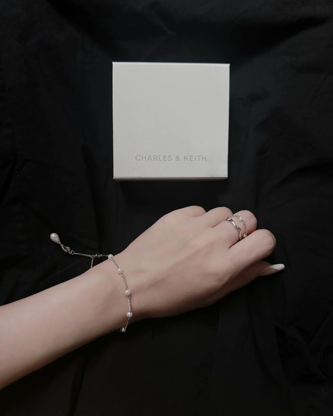<情人節必買>Charles & Keith Corrine 珍珠 銀色 小ck 手鍊 戒指