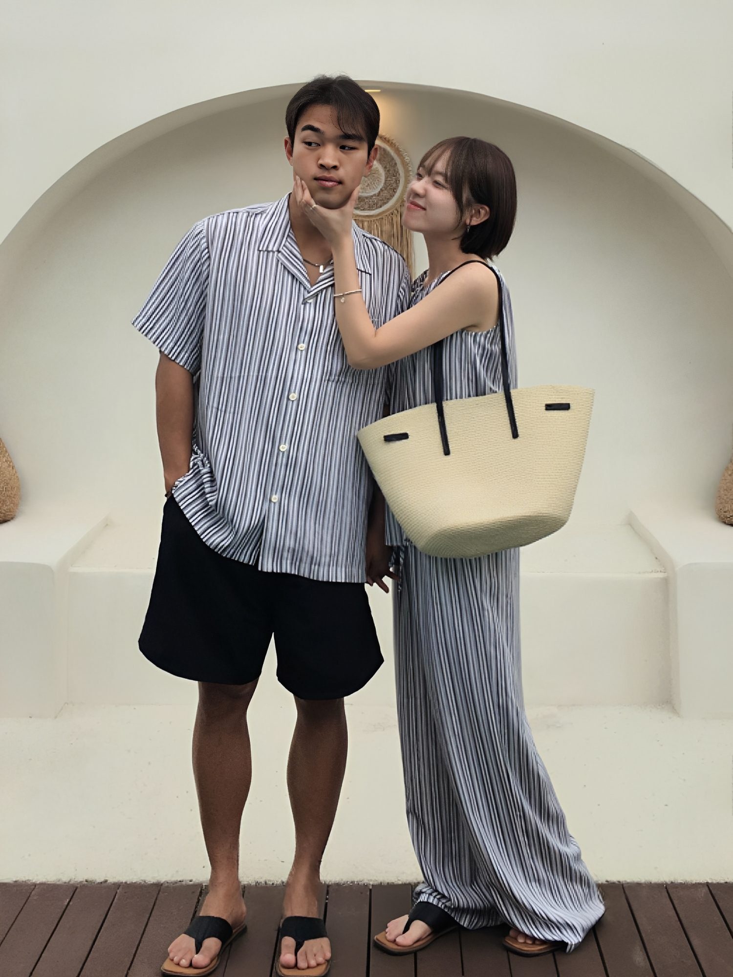 情侶直條紋套裝提袋出遊造型 THankus