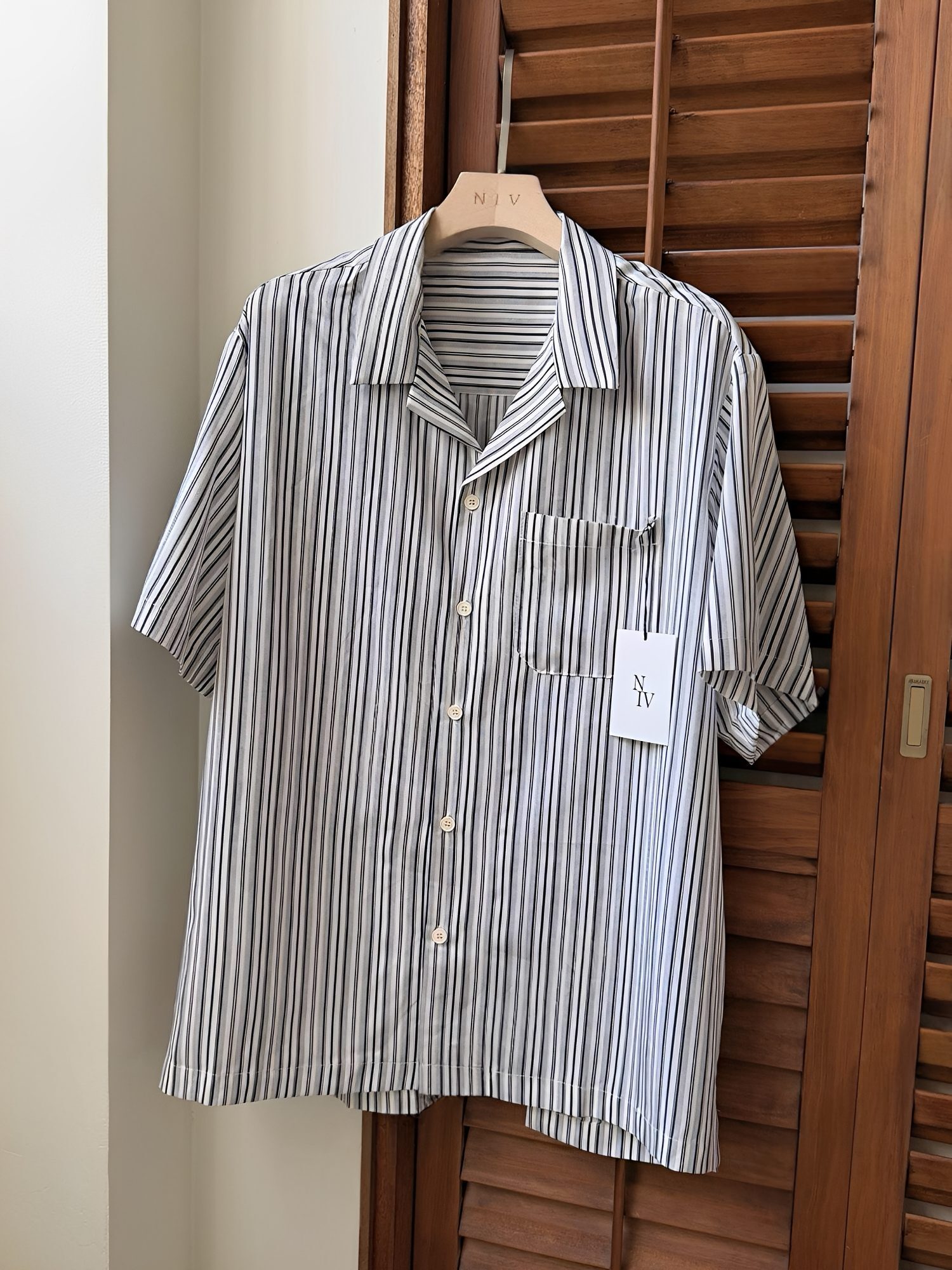 直條紋襯衫吊掛平拍展示 THankus