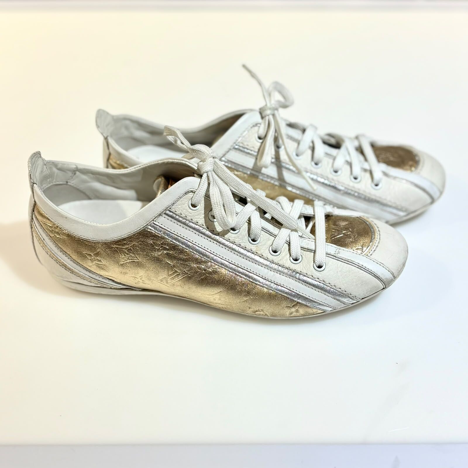 90%NEW二手LV平底鞋35碼 金色漆皮拼白色牛皮 Louis Vuitton White And Golden Leather Impulsion Sneaker #香榭站正品
