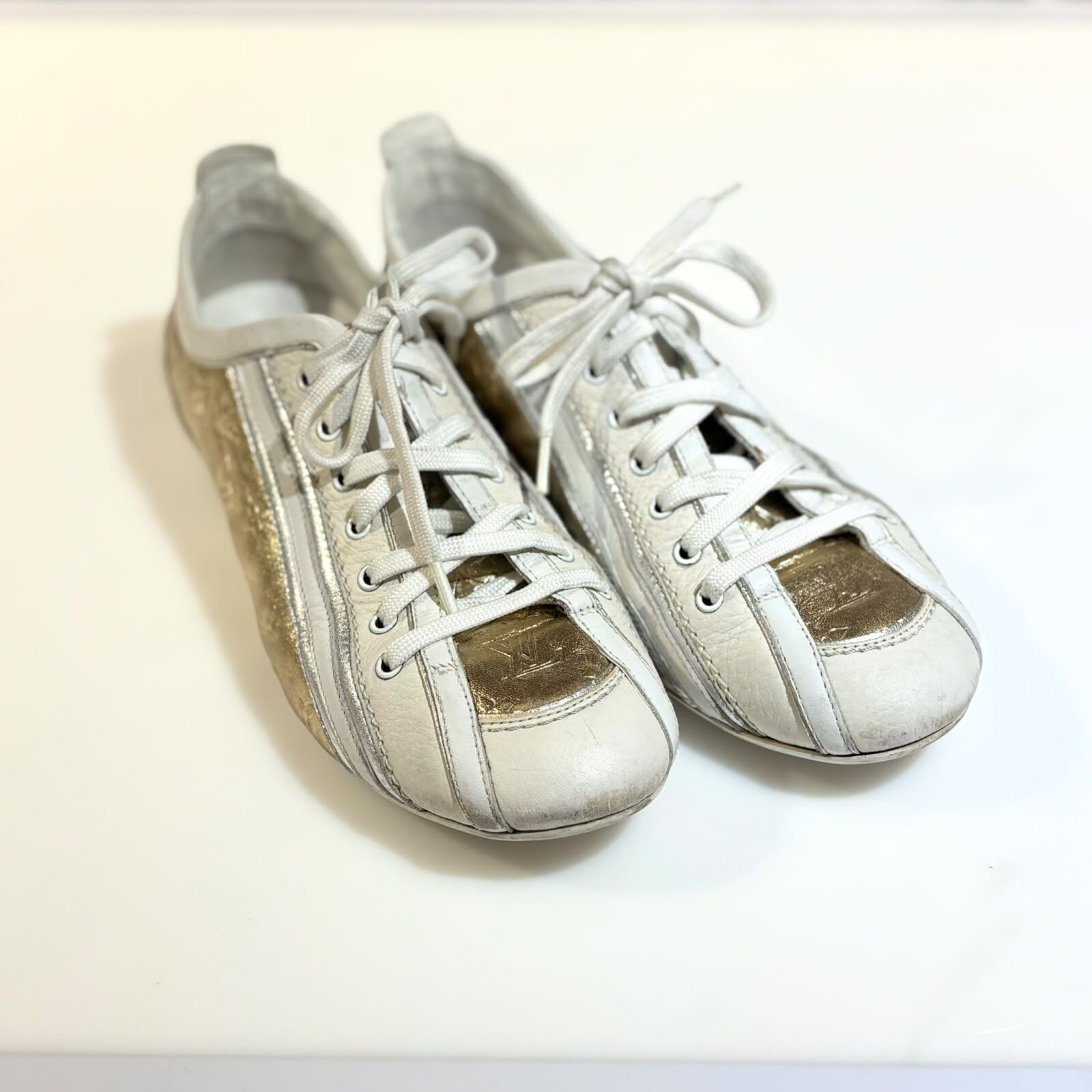 90%NEW二手LV平底鞋35碼 金色漆皮拼白色牛皮 Louis Vuitton White And Golden Leather Impulsion Sneaker #香榭站正品
