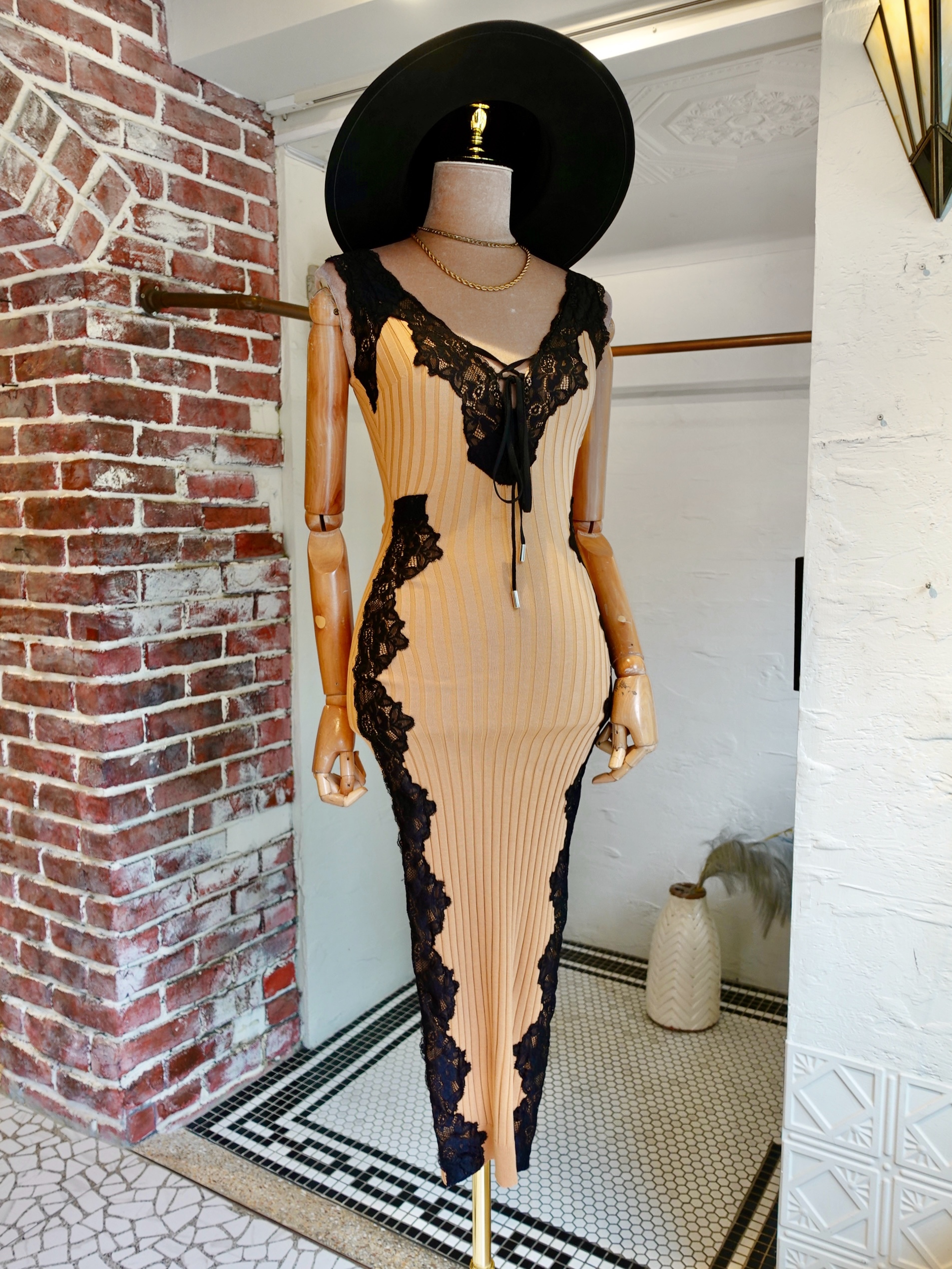 Mocha摩卡色羅紋蕾絲飾邊Midi Dress