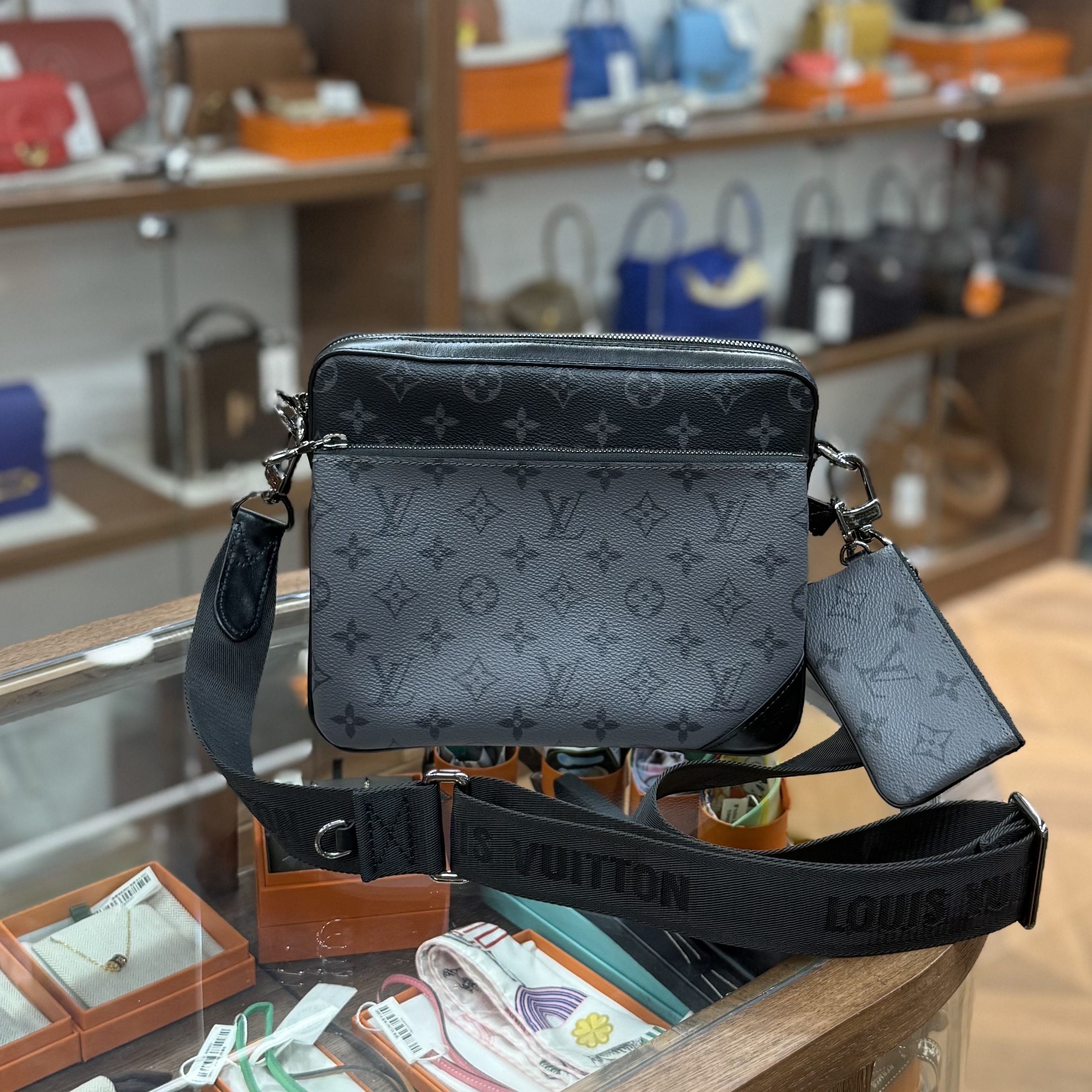 95%NEW USED  LV TRIO MESSENGER 黑灰色帆布 MONOGRAM M69443 #芯片款 #路易威登郵差包