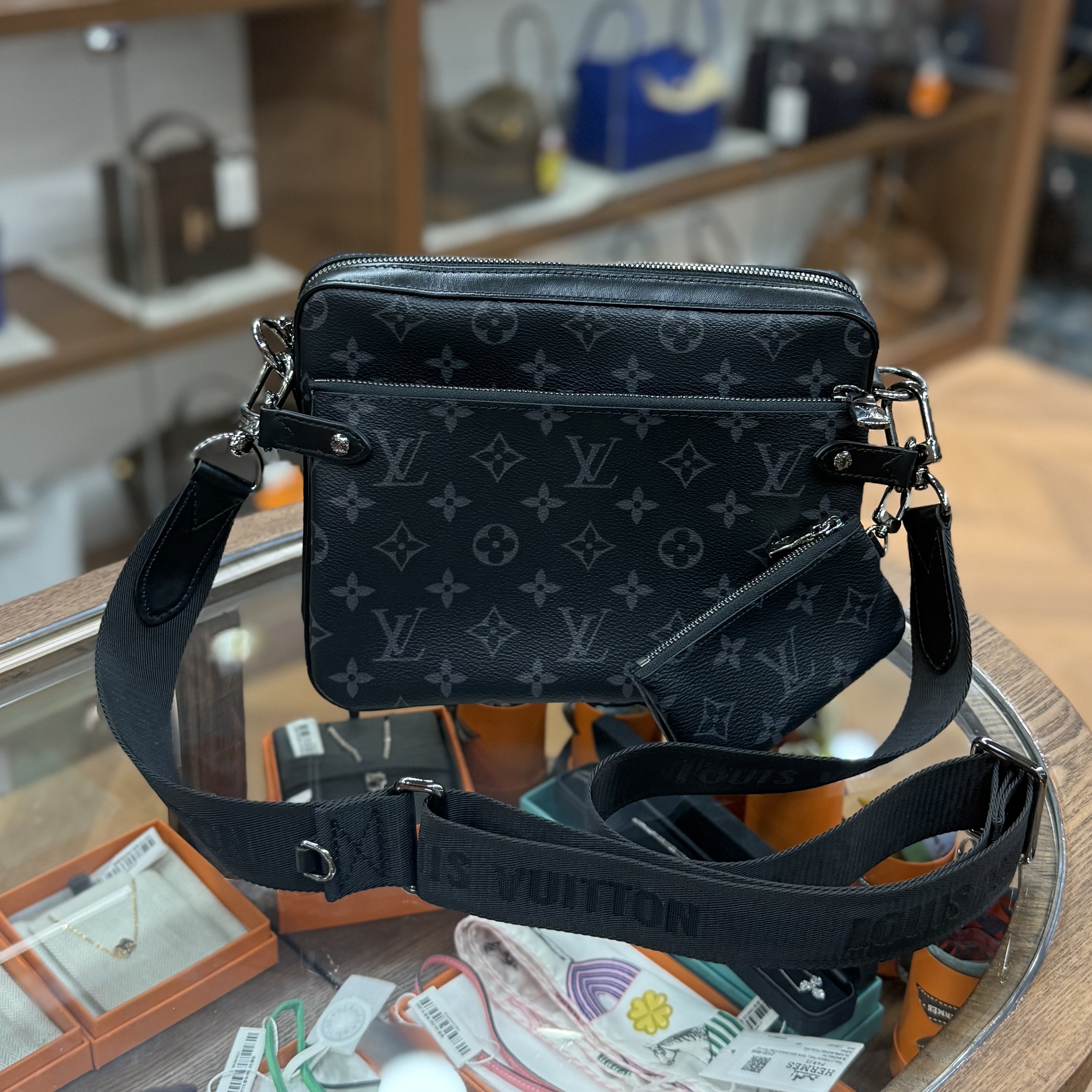 95%NEW USED  LV TRIO MESSENGER 黑灰色帆布 MONOGRAM M69443 #芯片款 #路易威登郵差包