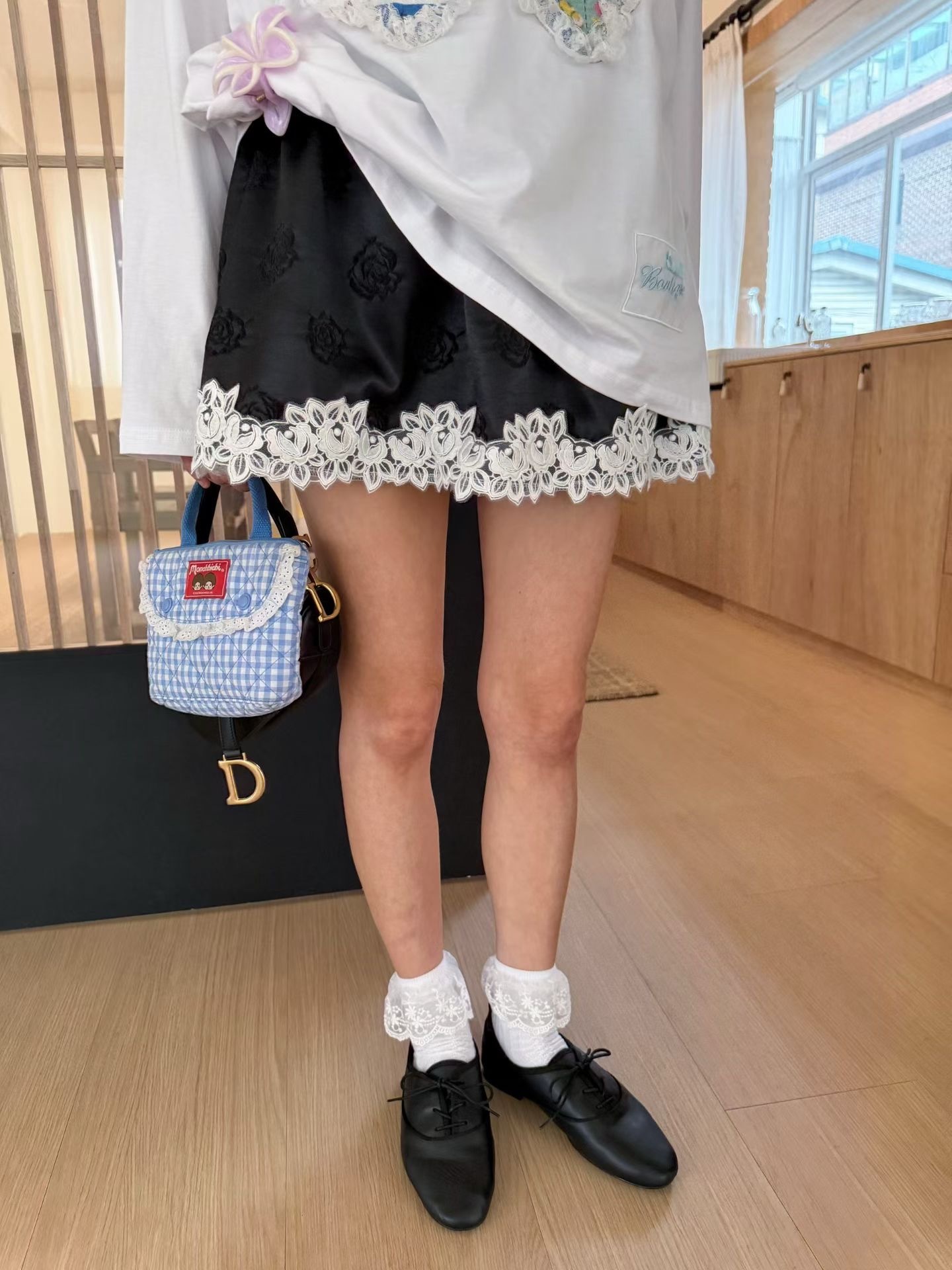 花朵緞面蕾絲標籤短裙