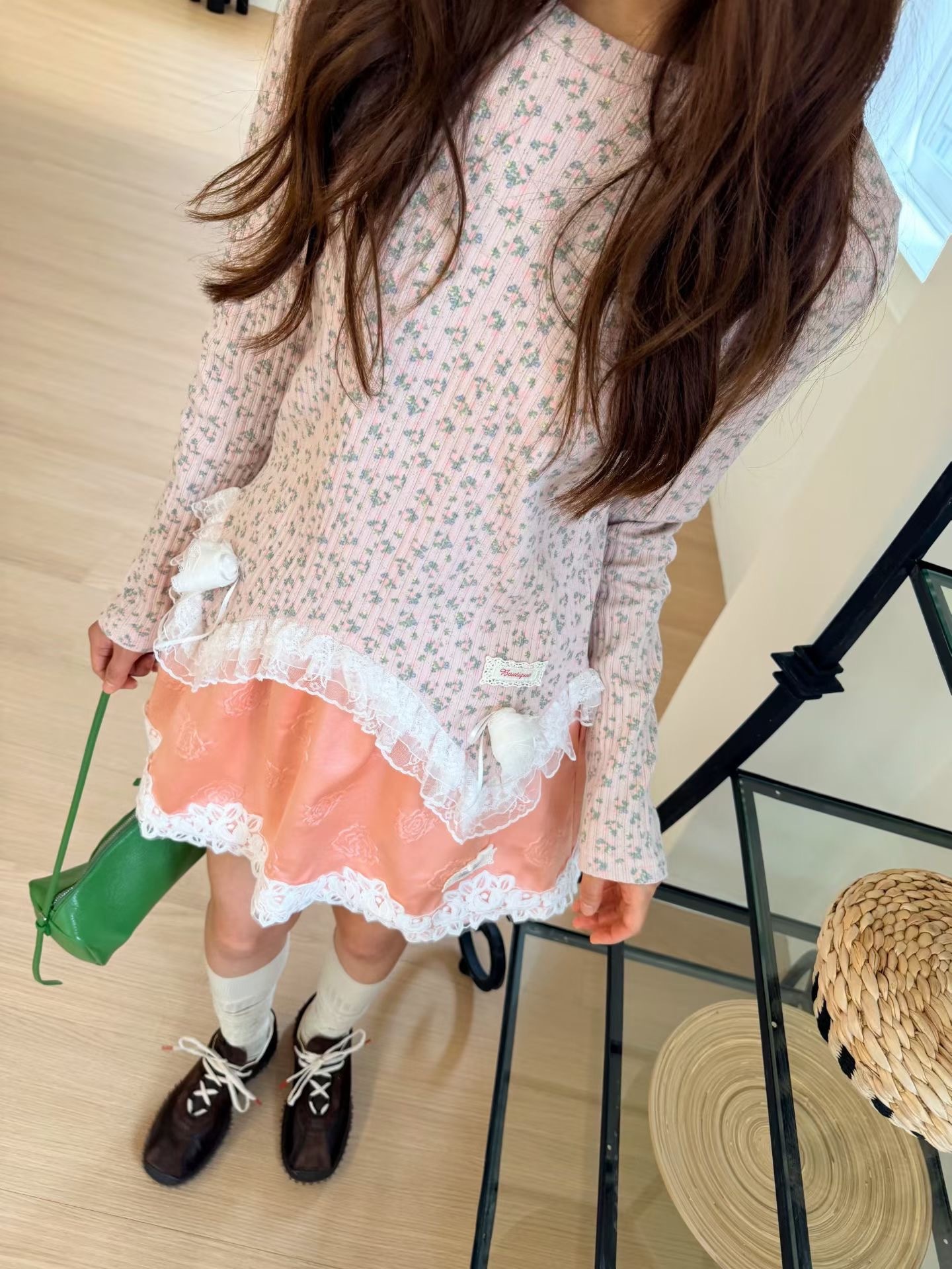 小花W蕾絲襬長袖T