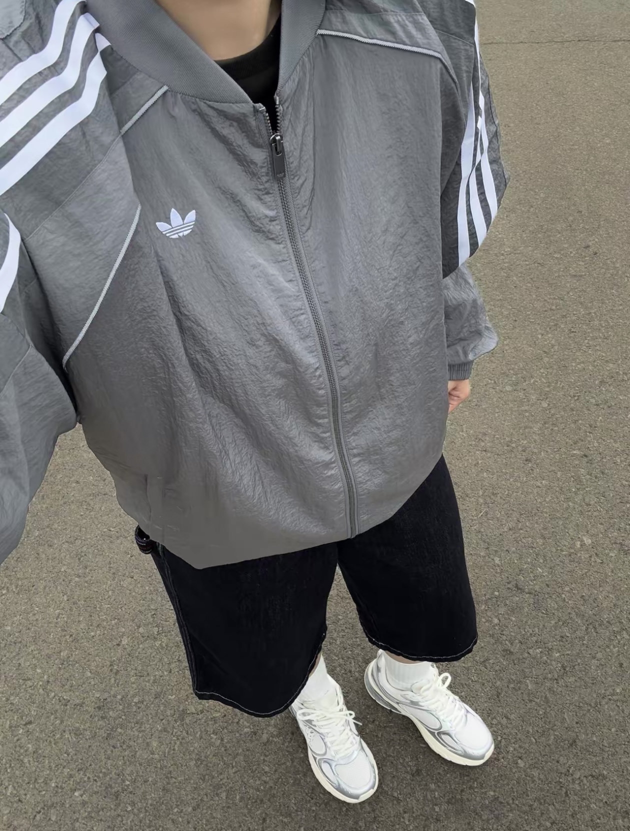 adidas三葉草灰色風衣外套