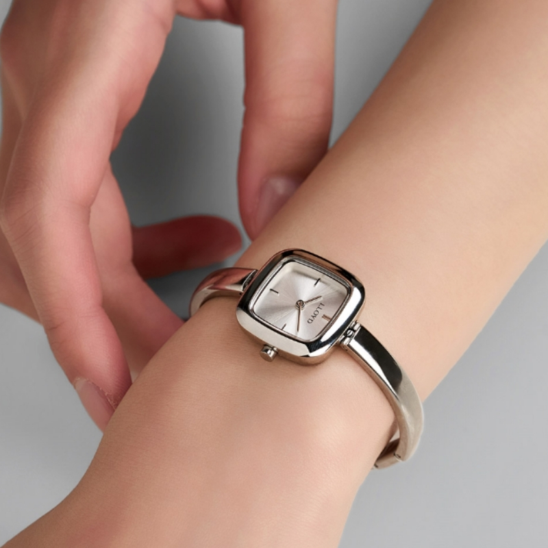 DT007 LLOYD Awesome Bangle 方塊手鈪款手錶